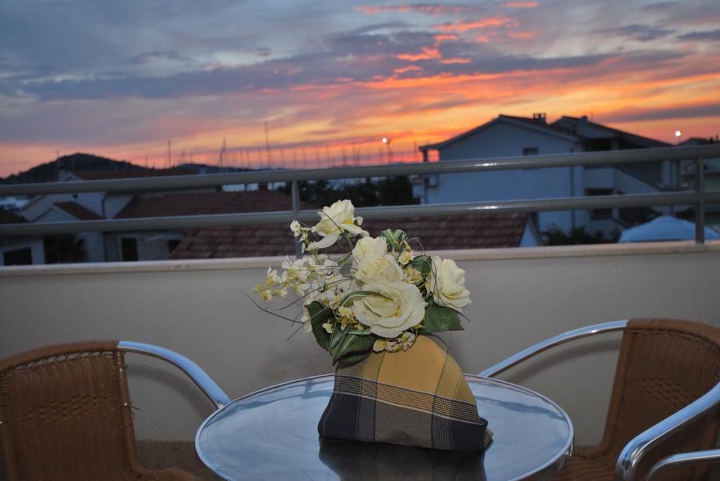 Nautica Apartments Betina  Bagian luar foto