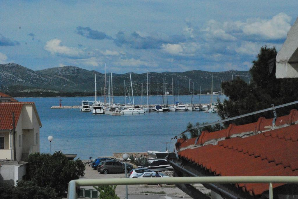 Nautica Apartments Betina  Ruang foto