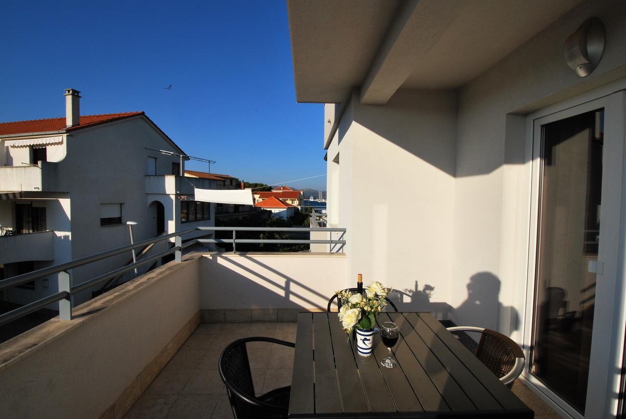 Nautica Apartments Betina  Bagian luar foto
