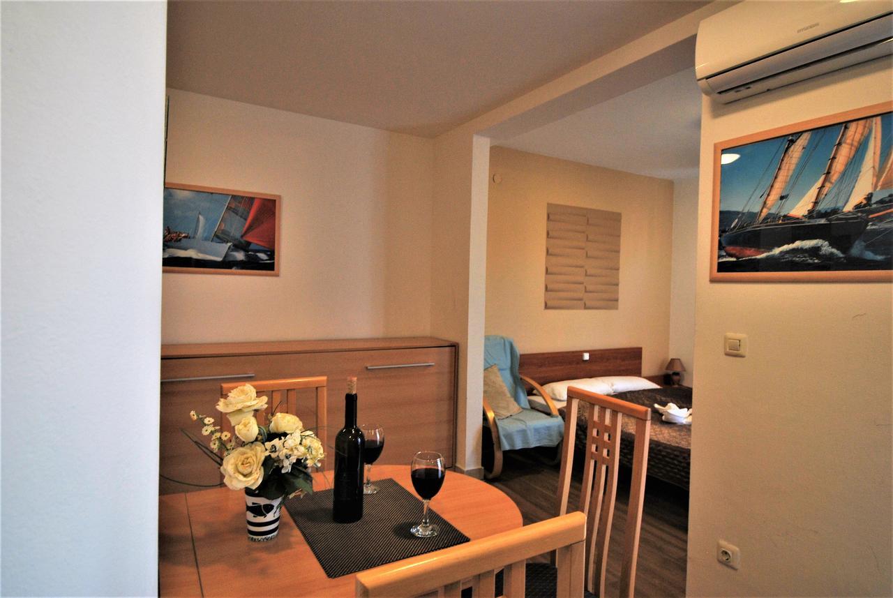Nautica Apartments Betina  Bagian luar foto