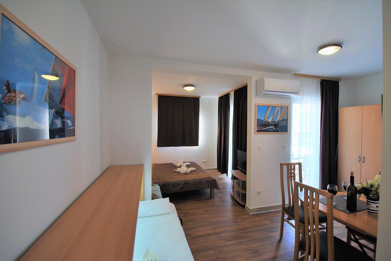 Nautica Apartments Betina  Bagian luar foto