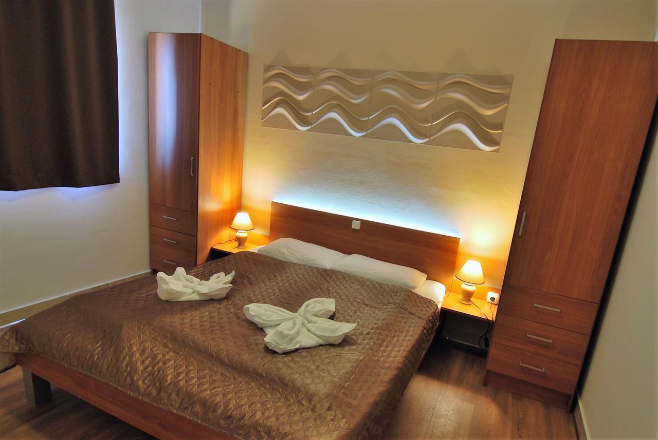 Nautica Apartments Betina  Bagian luar foto