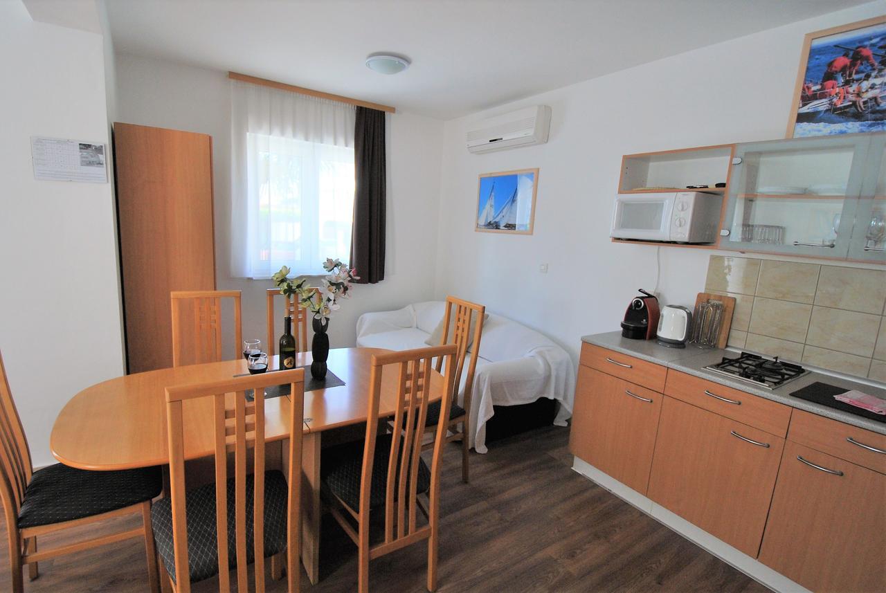 Nautica Apartments Betina  Bagian luar foto