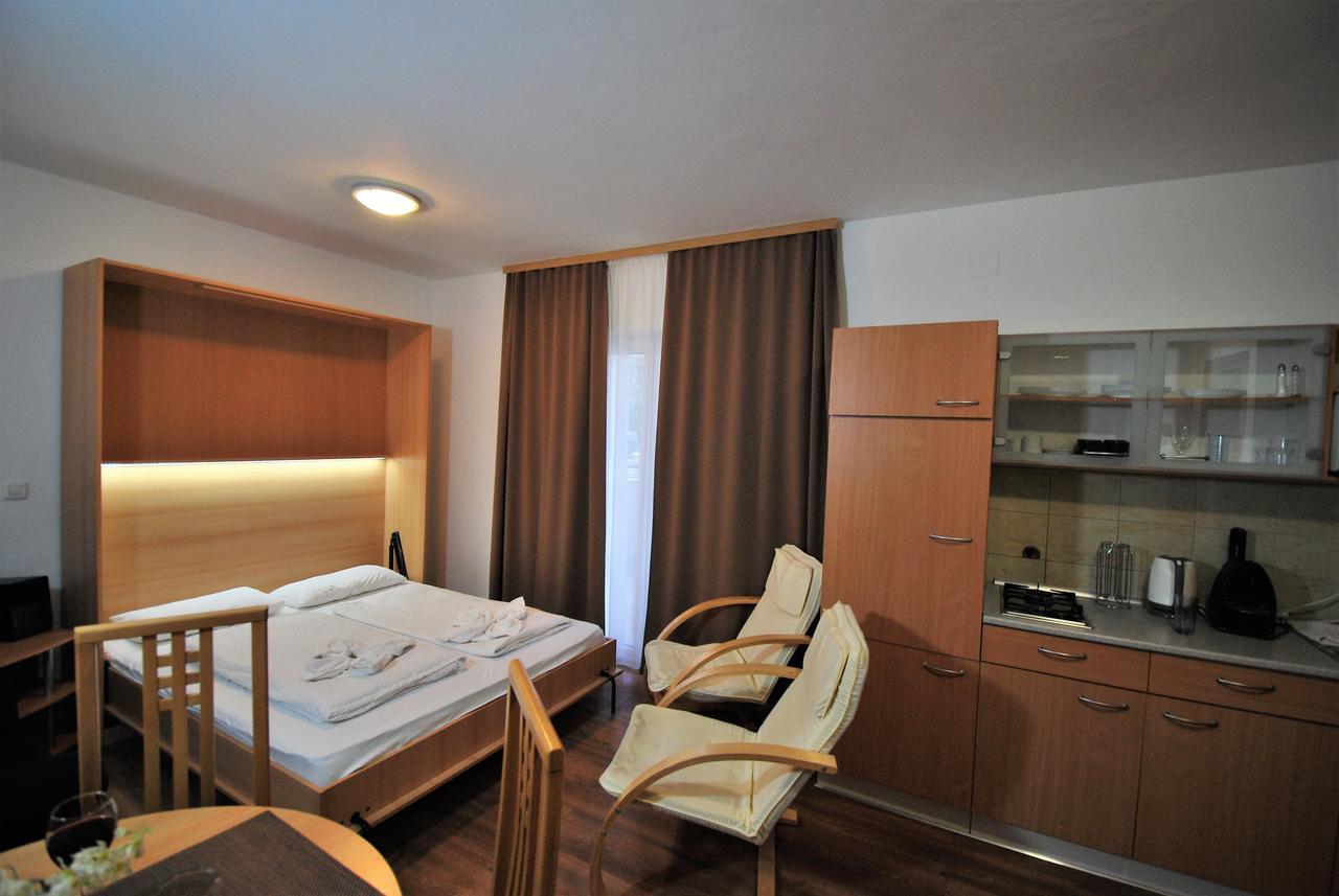 Nautica Apartments Betina  Bagian luar foto