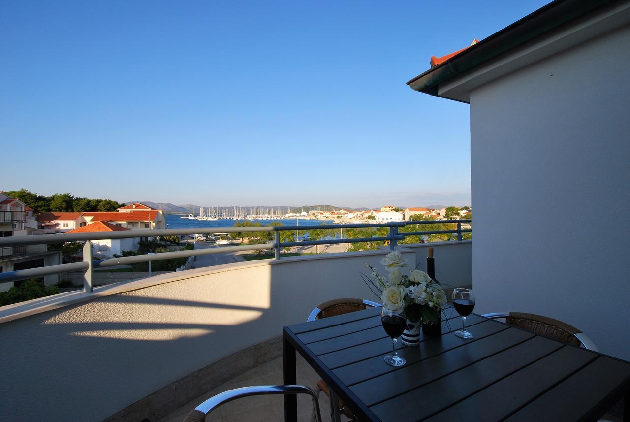 Nautica Apartments Betina  Bagian luar foto