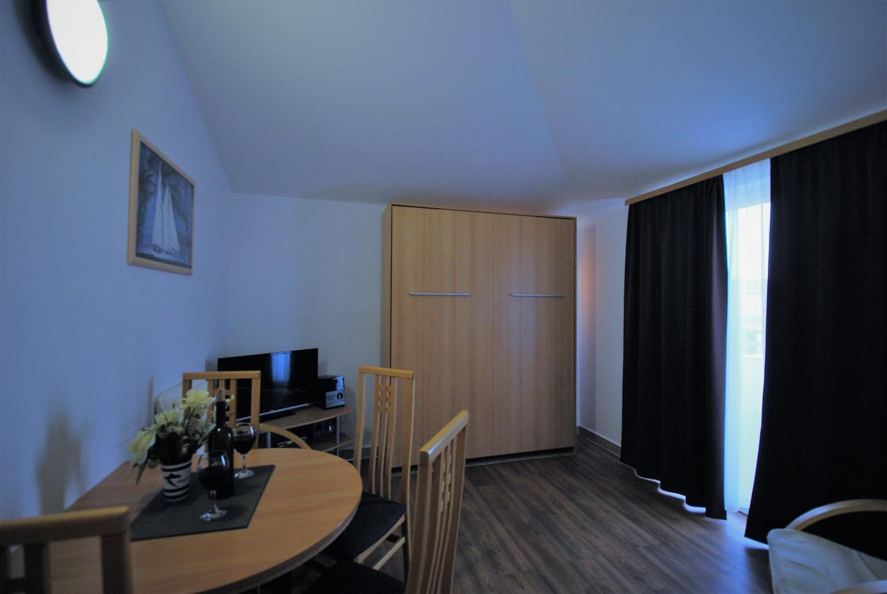 Nautica Apartments Betina  Bagian luar foto