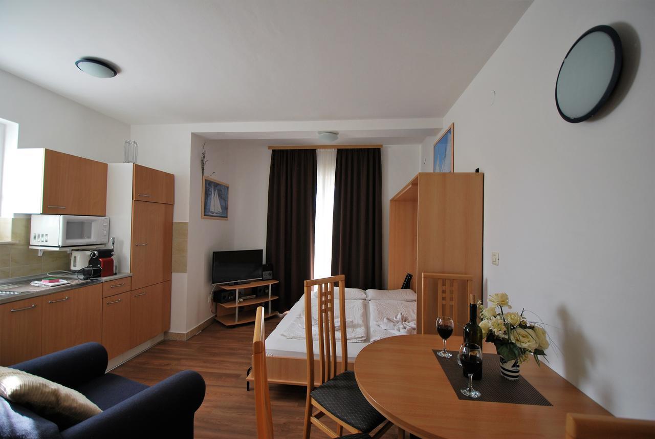 Nautica Apartments Betina  Bagian luar foto