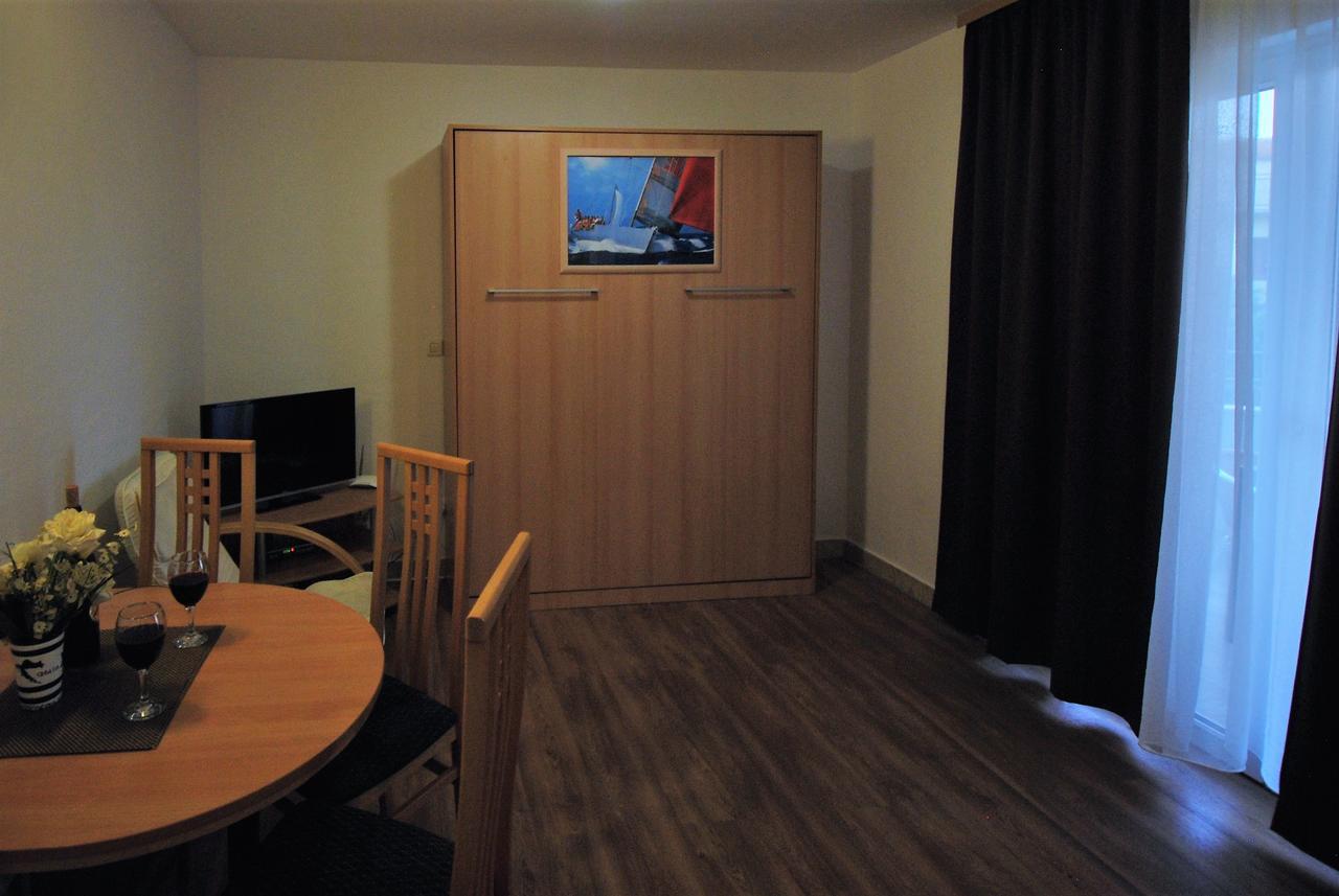 Nautica Apartments Betina  Bagian luar foto